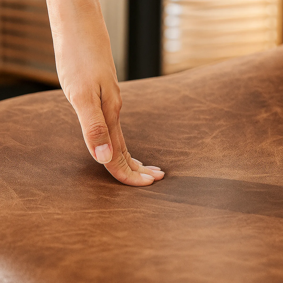 Ghế EMS03 với lớp đệm urethane êm ái, ngồi lâu không mỏi.